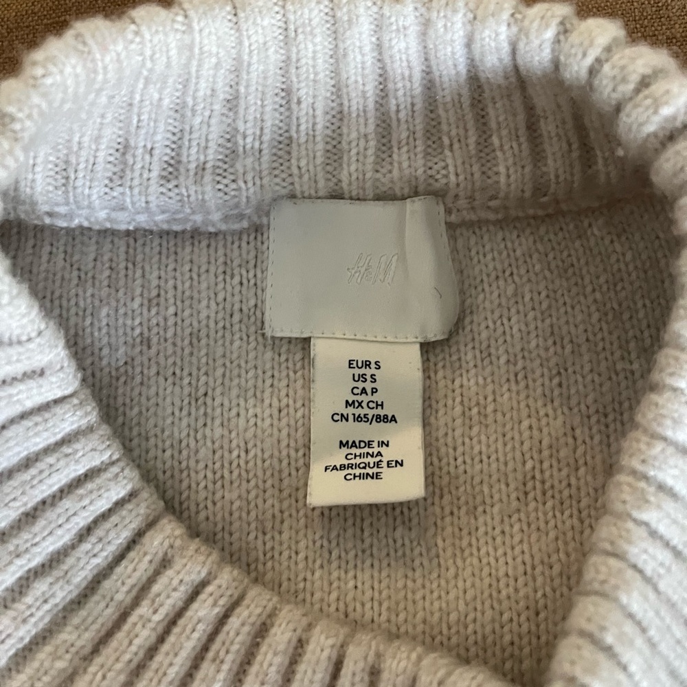 H&M Soft Sweater - Picture 2 of 2